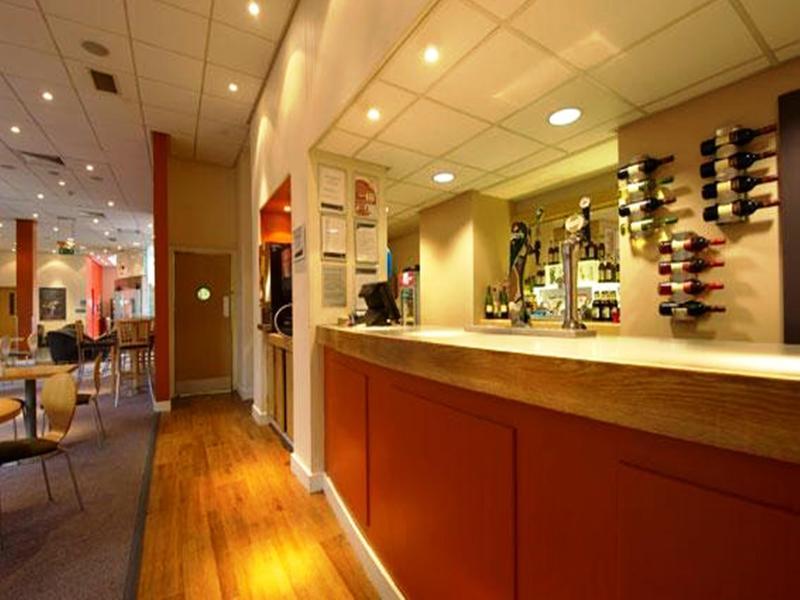 Travelodge Leeds Central Zewnętrze zdjęcie